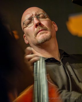 Scott Colley, (John Scofield)  Jazz Nights Langnau : (b), Buch, InstaReflection, Instagram-JNL, JNL, Jazz, Jazz-Nights, Jazz-Nights 2011, Kultur, Langnau, Musik, PGB, Position, Scott Colley, Scott Colley (b), Top, _LR_01Musik